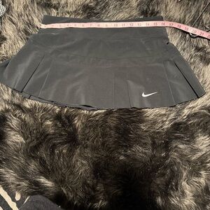 Nike Women's Black pleated tennis Skort size M
